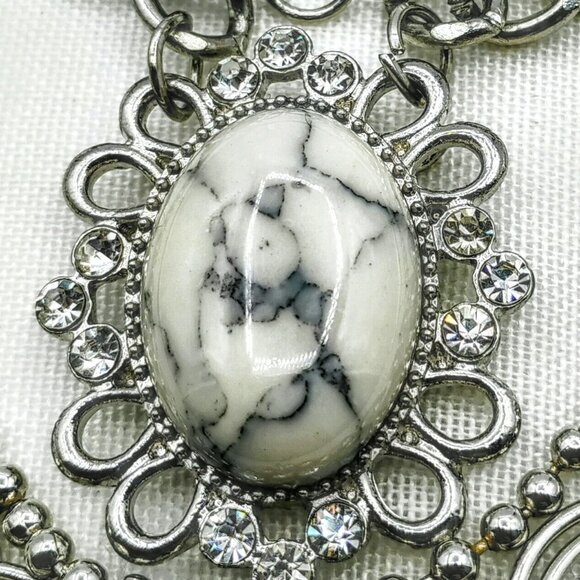 Statement necklace with howlite stone 13" multi layer costume jewelry - Picture 2 of 10